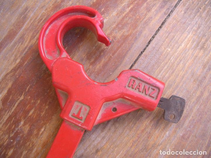 Voitures et Motocyclettes: CANDADO VOLANTE DE COCHE RANZ