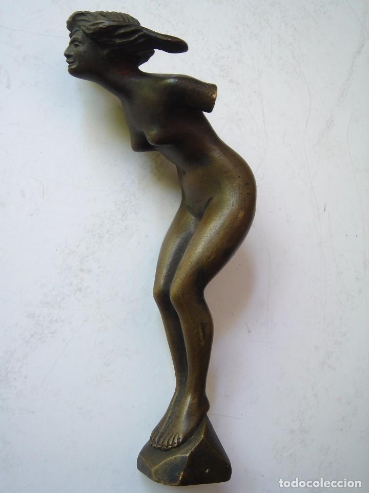 Automobili e Motociclette: Figura Femenina Bronce, tapon radiador,  'speed nymph', 1920, probablemente de A.E.L.