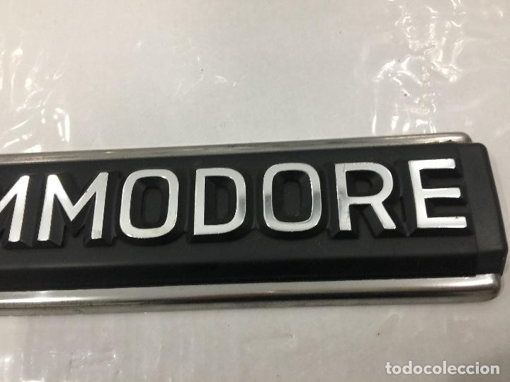 Coches y motocicletas: OPEL COMMODORE EMBLEMA ORIGINAL - Foto 3