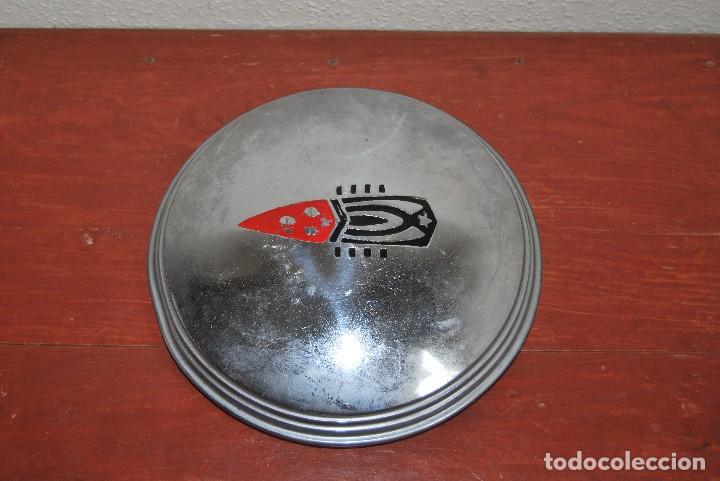 Autos und Motorr&auml;der: TAPACUBOS - COCHE - A&Ntilde;OS 50-60 - DI&Aacute;METRO 26 CM.