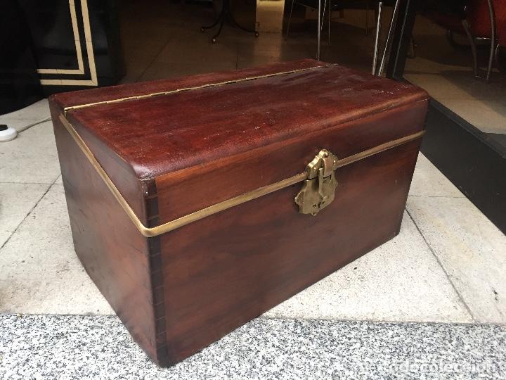 Autos und Motorr&auml;der: GRAN CAJA DE HERRAMIENTAS , CAOBA CUBANA  Y LATON , 1930, COCHE DE LUJO