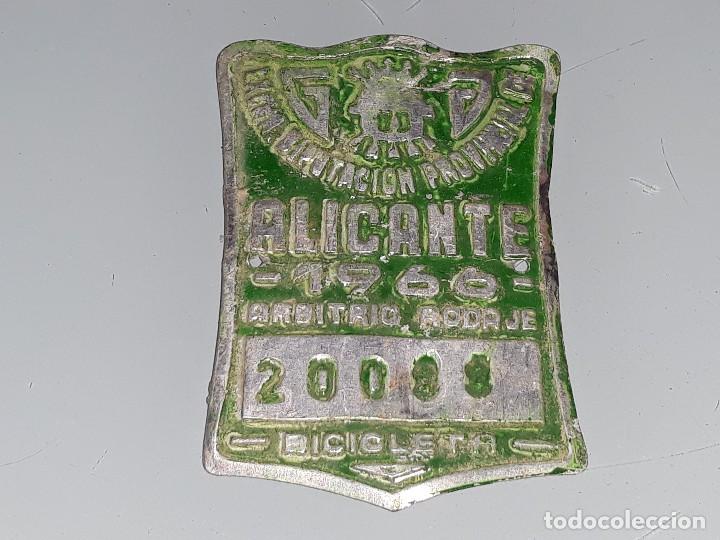 Coches y Motocicletas: ANTIGUA PLACA MATRICULA DE BICICLETAS - DIPUTACION ALICANTE - A&Ntilde;O 1966 - ARBITRIO RODAJE BICICLETA