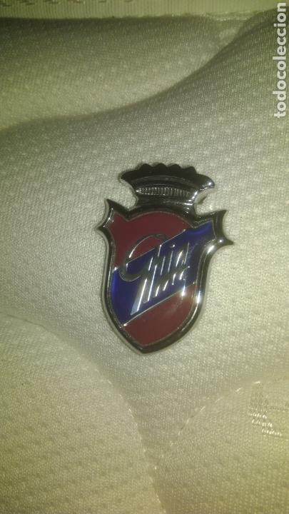 Autos und Motorr&auml;der: FORD ESCORT. Los de gama alta de esta modelo llevaban la insignia ghia