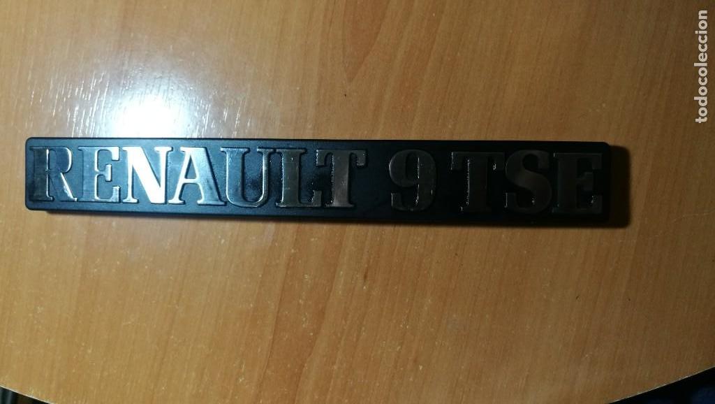 Autos und Motorr&auml;der: RENAULT 9 TSE ANAGRAMA LOGO 23x3cm