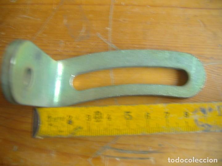 Coches y Motocicletas: SOPORTE DINAMO TENSOR COCHE CLASICO SEAT OTROS...