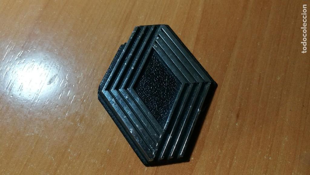 Autos und Motorr&auml;der: ANAGRAMA RENAULT FONDO GRANULADO LOGOTIPO EMBELLECEDOR INSIGNIA EMBLEMA 7X6CM