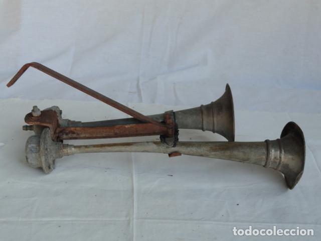 Automobili e Motociclette: ANTIGUA BOCINA DOBLE MARCA ARTES.