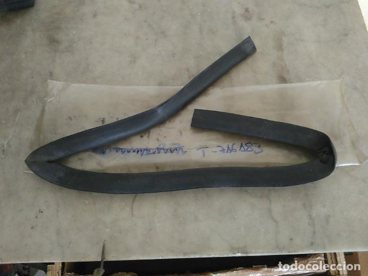 Coches y motocicletas: TRIUMPH 716183 - GOMA VENTANILLA DE PUERTA (SPITFIRE) - Foto 1