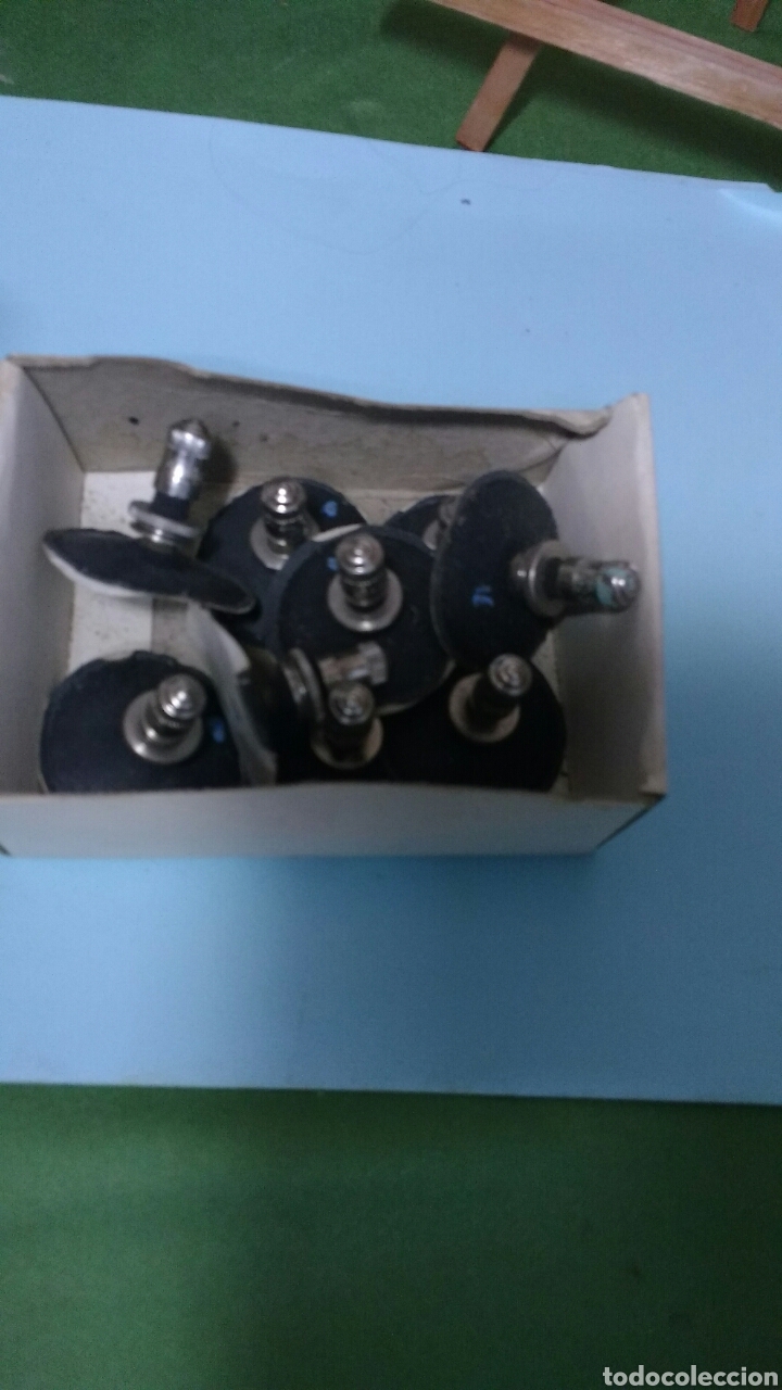 Coches y Motocicletas: Antigua Caja con 9 válvulas Schrader. Made in England. Numero 9783R - Foto 5 - 136026728
