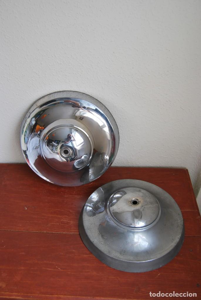Autos und Motorr&auml;der: PAREJA DE TAPACUBOS - COCHE - A&Ntilde;OS 60 - DI&Aacute;METRO 29,5 CM