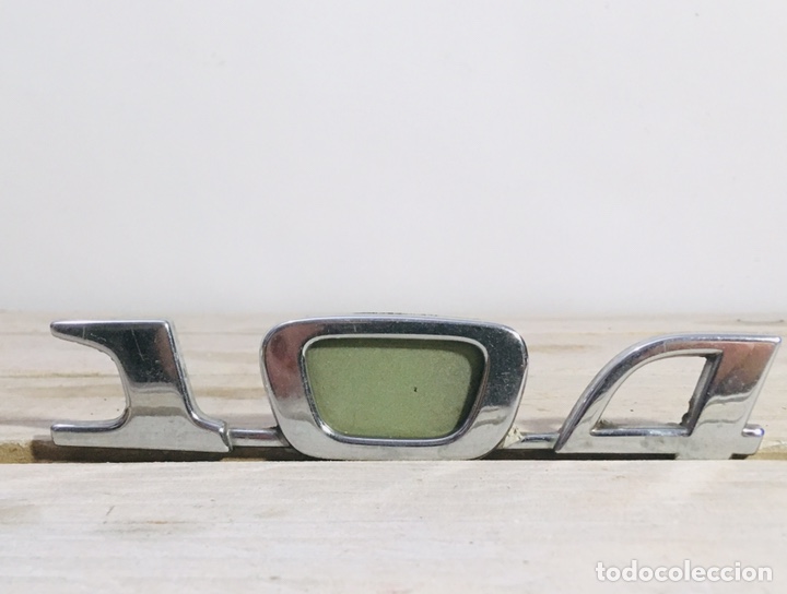 Coches y Motocicletas: INSIGNIA PEUGEOT 104 LOGO DE METAL BADGE COCHE CL&Aacute;SICO ANAGRAMA