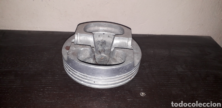 Voitures et Motocyclettes: Cenicero metalico