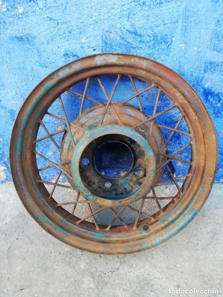 Voitures et Motocyclettes: LLANTA ANTIGUA DE RUEDA BUEN ESTADO DE 48 CMS. X 12 CMS.