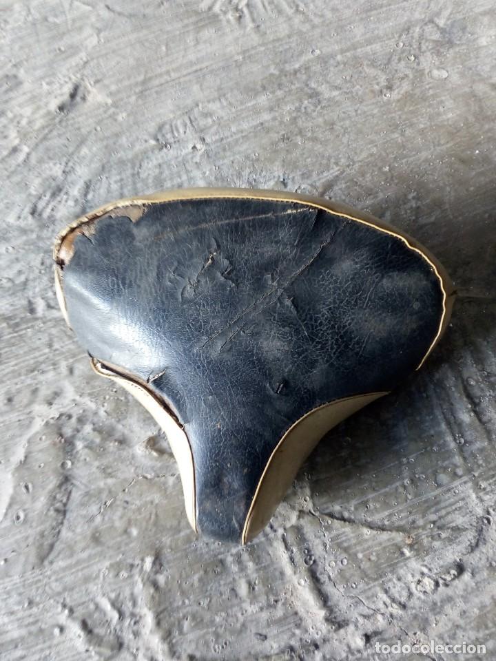 Autos und Motorr&auml;der: Aciento de ciclomoto