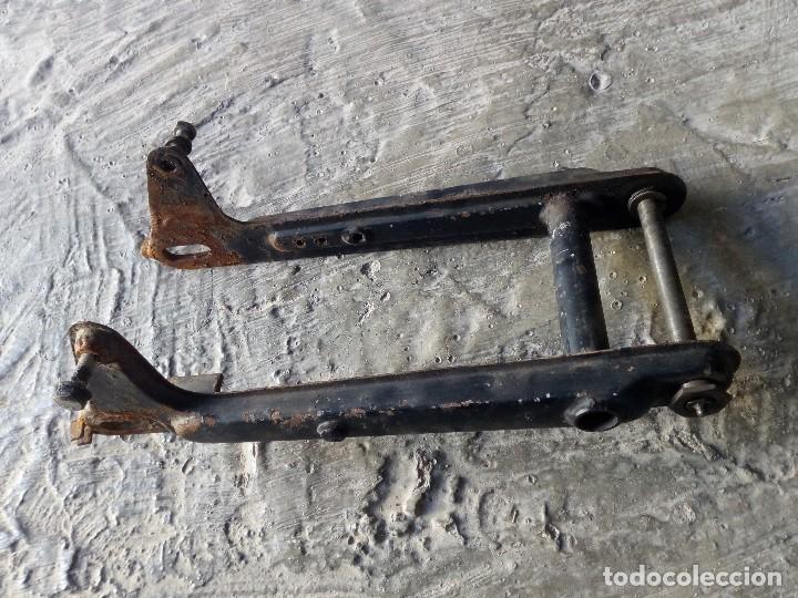 Autos und Motorr&auml;der: Basculante de Honda antigua