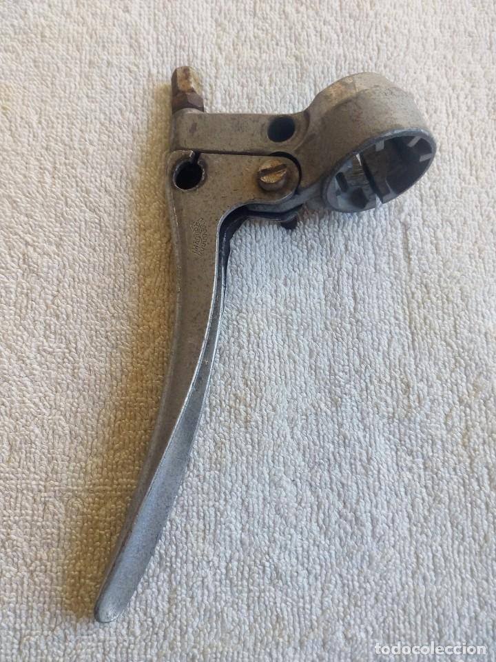 Autos und Motorr&auml;der: Maneta de embraque