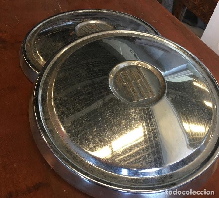 Coches y motocicletas: Dos tapacubos Seat - Foto 2
