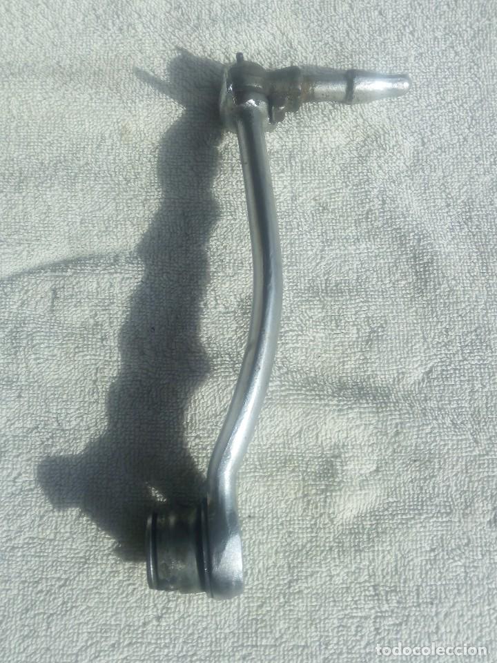 Autos und Motorr&auml;der: Pedal de arranque