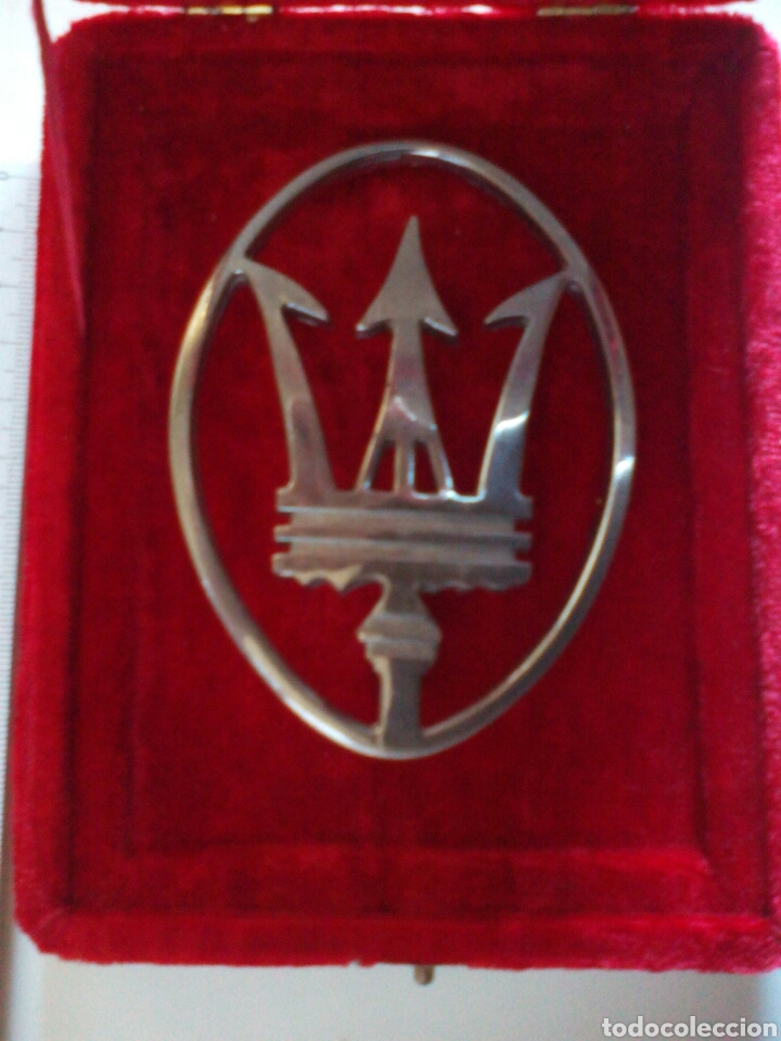 Voitures et Motocyclettes: EMBLEMA TRASERO MASERATI
