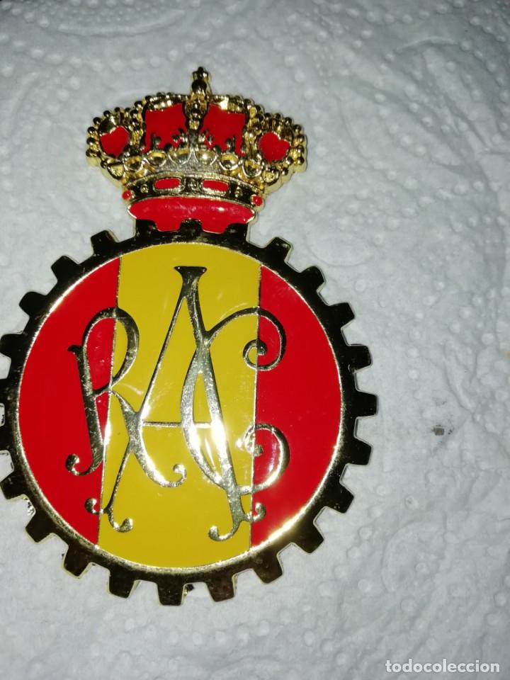 Coches y Motocicletas: Insignia placa real club automovilismo club dorado y esmalte sin usar 8 cm alto