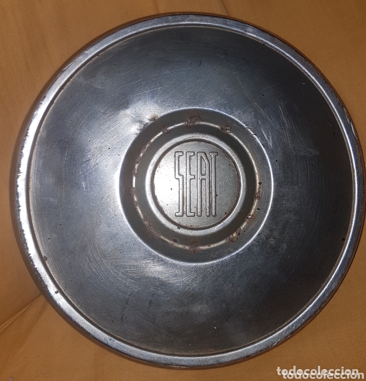 Autos und Motorr&auml;der: Antiguo tapa cubos Seat