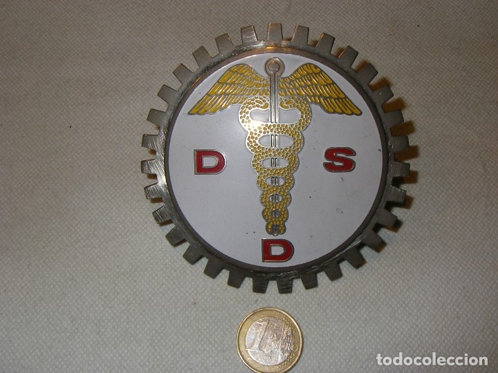 Autos und Motorr&auml;der: Chapa o insignia para coche, metal cromado y esmaltes, 10 cm de di&aacute;metro.
