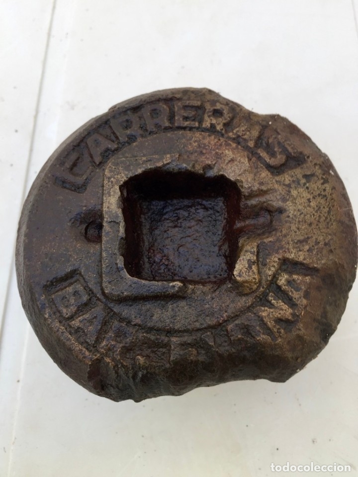 Automobili e Motociclette: Antiguo tap&oacute;n de dep&oacute;sito