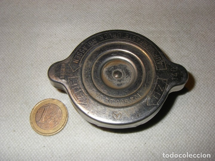 Autos und Motorr&auml;der: Tap&oacute;n de radiador Mercedes.
