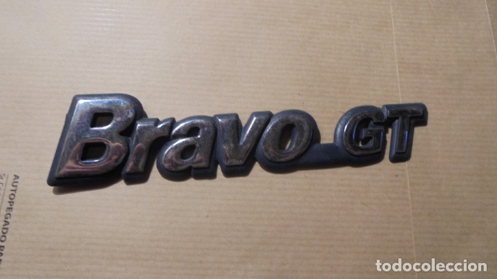 Autos und Motorr&auml;der: A47 - FIAT - ANTIGUO ANAGRAMA LOGOTIPO - BRAVO GT PLASTICO DURO 14,5X3,5 CM. ORIGINAL DE LA EPOCA