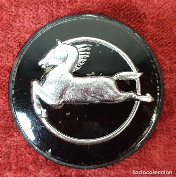 Autos und Motorr&auml;der: PULSADOR DE CLAXON PARA VOLANTE. CAMIONES PEGASO. SIGLO XX.