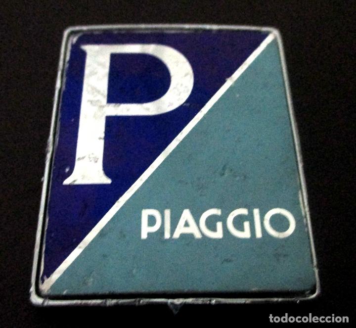 Automobili e Motociclette: MOTO PIAGGIO. EMBLEMA. LOGO EN PLAQUITA . 45 X 36 MM. INSIGNIA NO MET&Aacute;LICA. ANAGRAMA.