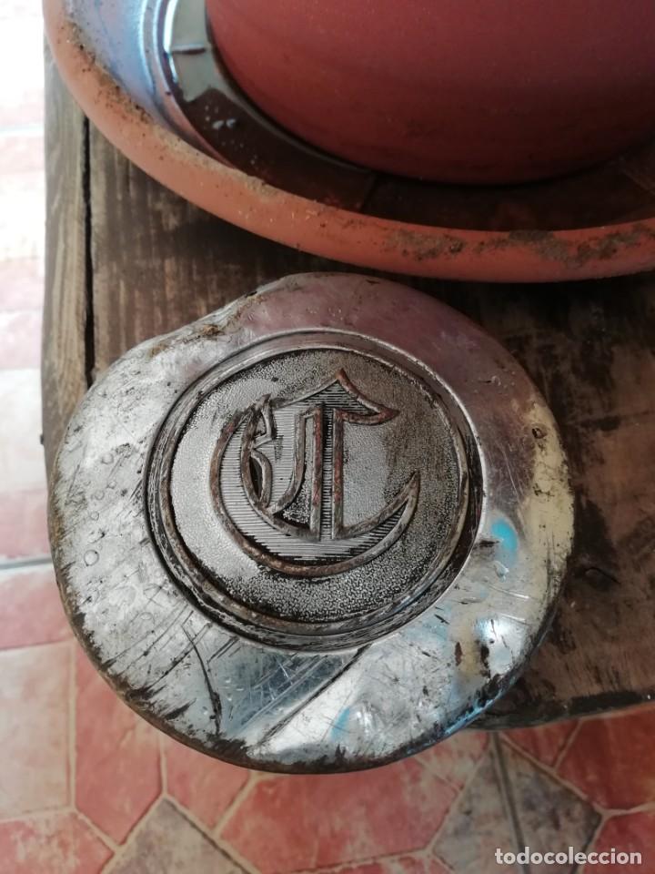 Automobili e Motociclette: Antigua tapa deposito veh&iacute;culo coche cl&aacute;sico Vintage.