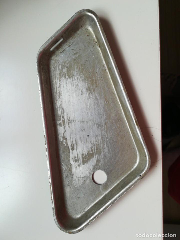 Autos und Motorr&auml;der: Tapa de herramientas de mobylette