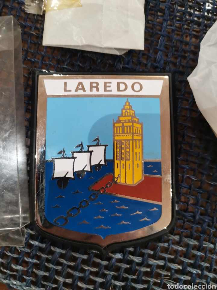 Autos und Motorr&auml;der: Escudo chapa esmaltada de Laredo