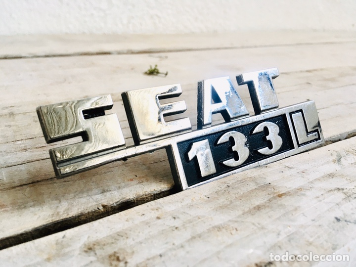 Automobili e Motociclette: EMBLEMA SEAT 133 LOGO CL&Aacute;SICO INSIGNIA COCHE PLACA ANAGRAMA DE COLECCION