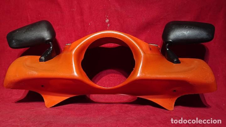 Coches y Motocicletas: DECORATIVO CARENADO FRONTAL VESPA FIBRA DE PLASTICO NARANJA MOTO PUIG CON PAR DE RETROVISORES GEMO