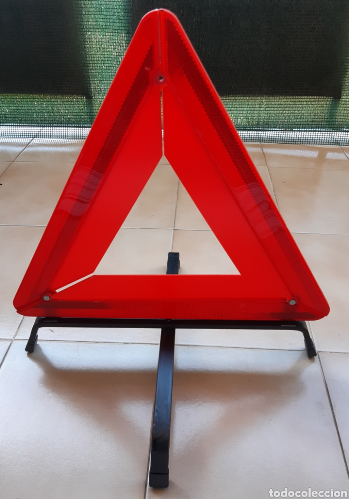 Autos und Motorr&auml;der: Tri&aacute;ngulo de seguridad en carretera
