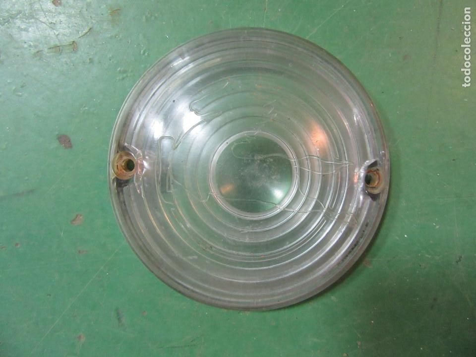 Autos und Motorr&auml;der: Pl&aacute;stico blanco de piloto trasero de Pegaso.