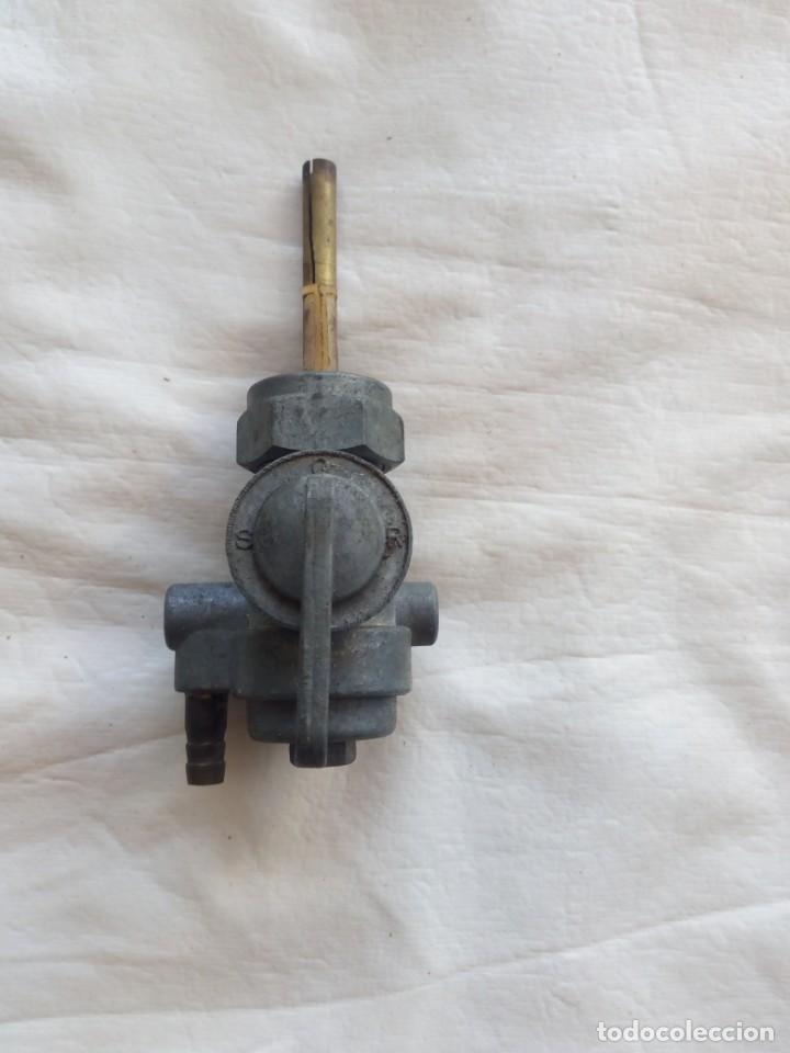 Autos und Motorr&auml;der: Grifo de gasolina