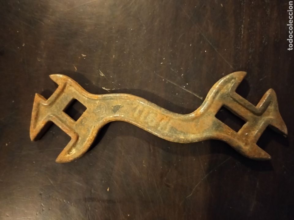 Coches y Motocicletas: Antigua llave de bicicleta o moto