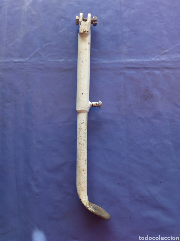 Autos und Motorr&auml;der: Pata de cabra del Honda CB 125.