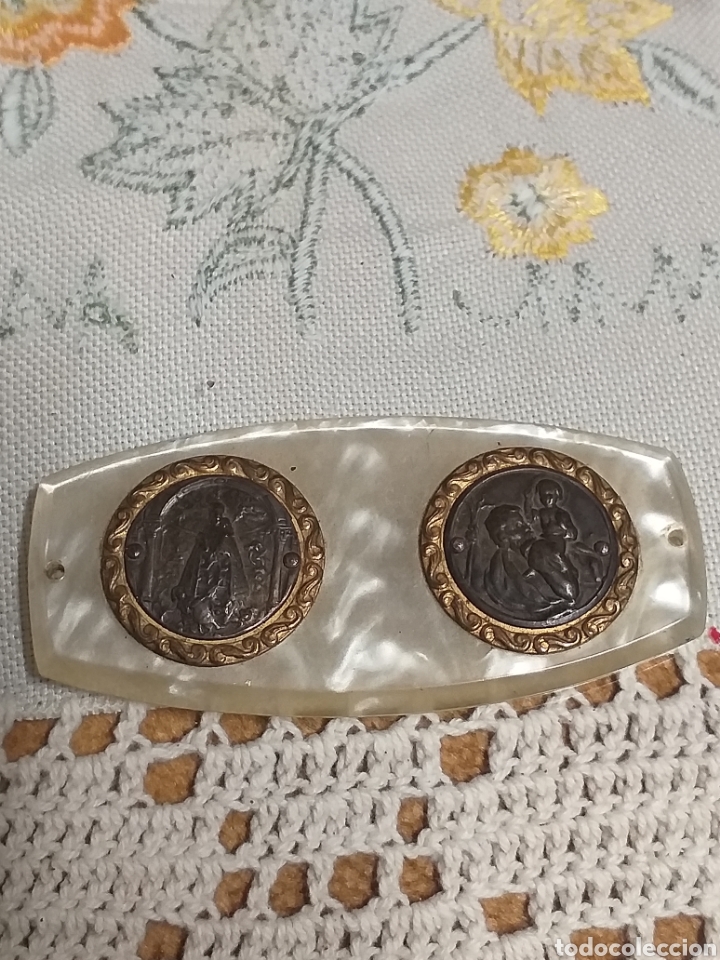 Autos und Motorr&auml;der: Preciosa placa de n&aacute;car religiosa con dos medallas para el salpicadero del coche