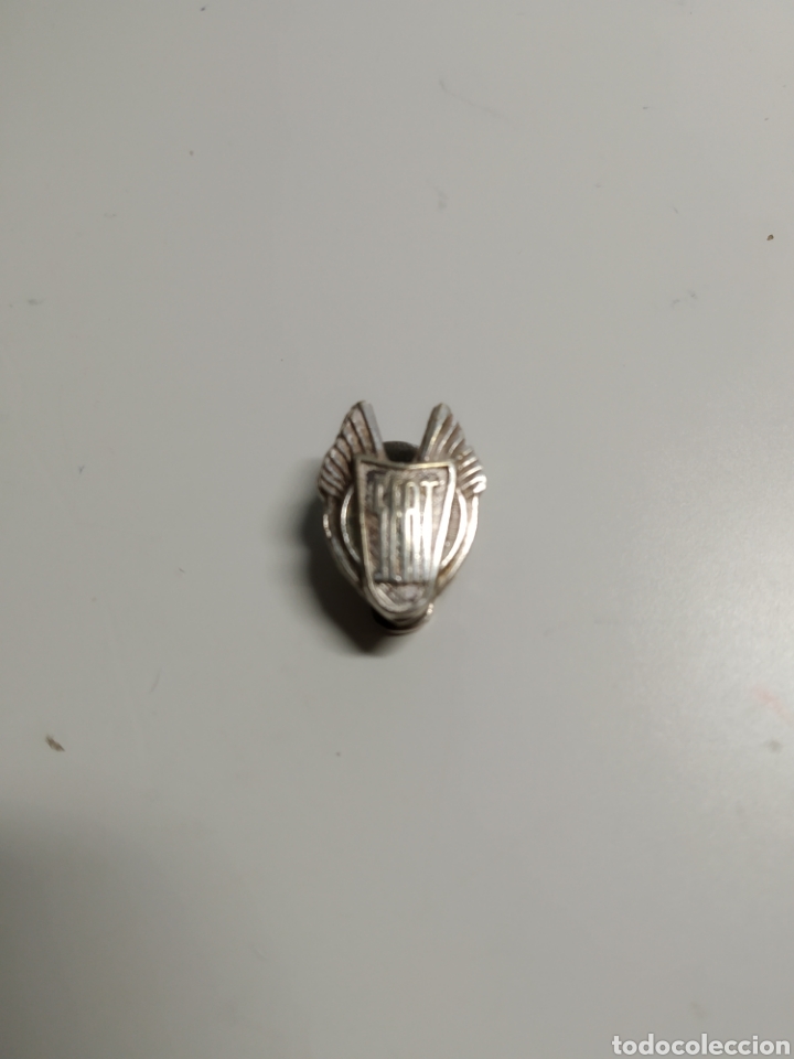 Autos und Motorr&auml;der: ANTIGUO PIN DE SOLAPA SEAT