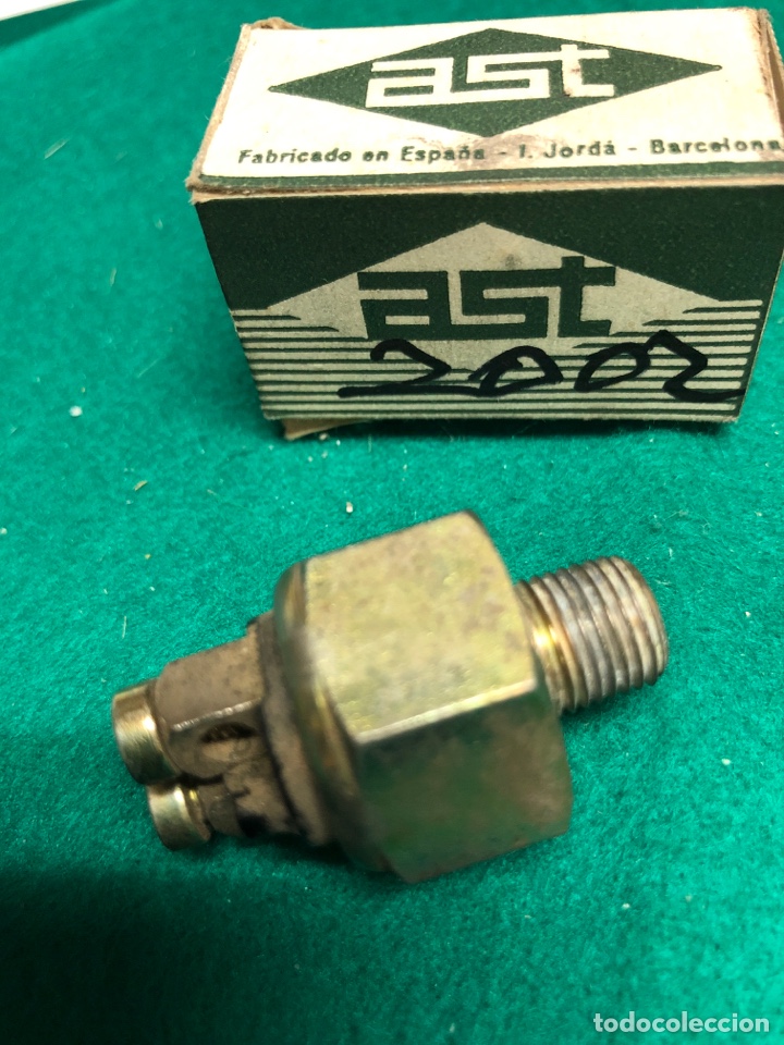 Autos und Motorr&auml;der: INTERRUPTOR DE FRENO 2002 ( MERCEDES BENZ- WILLYS IASA )