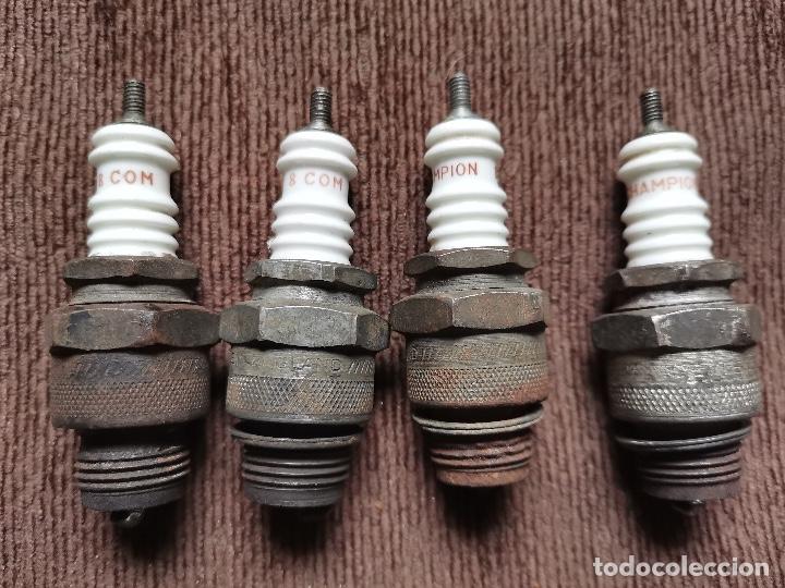 Automobili e Motociclette: 4 ANTIGUAS BUJIAS CHAMPION 8 COM - COCHES MOTOCICLOS TRACTOR RARO