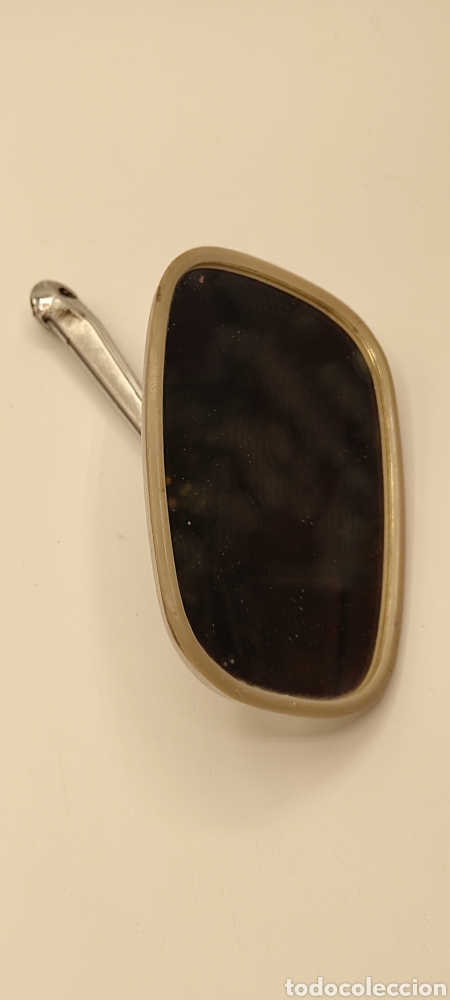 Autos und Motorr&auml;der: Retrovisor o espejo met&aacute;lico de coche con marcas en la trasera