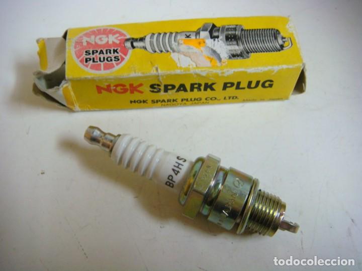 Automobili e Motociclette: BUJIA DE MARCA NGK-BP 4H S-(&)