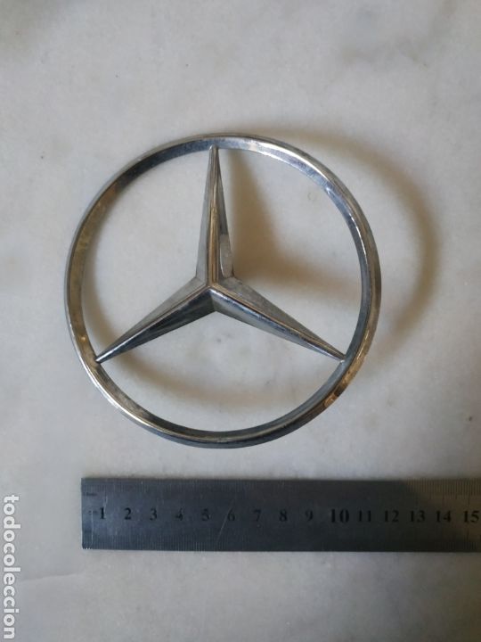 Automobili e Motociclette: Anagrama met&aacute;lico de Mercedes Benz carrocer&iacute;a 123