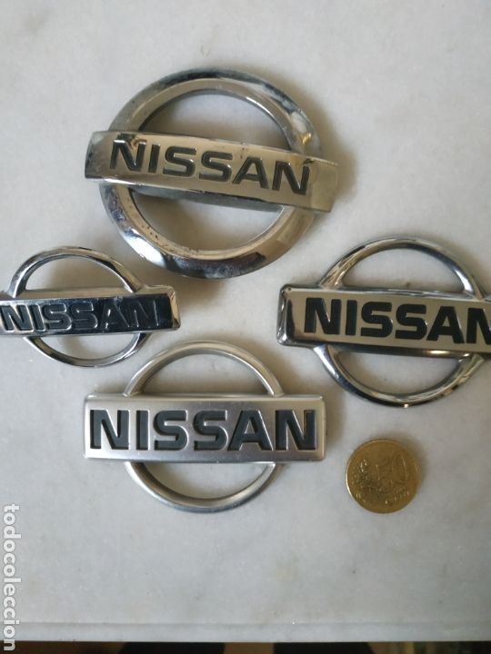 Autos und Motorr&auml;der: Anagrama met&aacute;lico y de pl&aacute;stico NISSAN