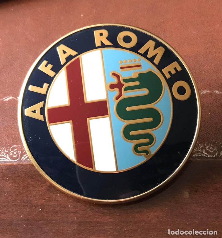 Automobili e Motociclette: Emblema automovil Alfa Romeo - Referencia 2400 51016